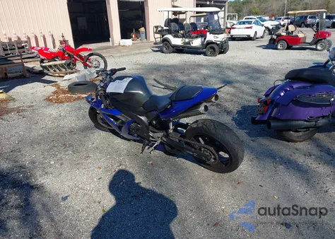 2005 Yamaha Yzf R1 z USA, uszkodzony, nr VIN NOVEHICLE